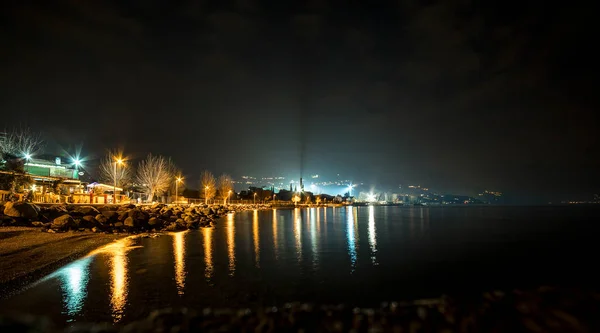 Lago Garda Atardecer Con Luces Reflectantes Foto Alta Calidad — Foto de Stock