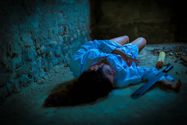 Vampiro Gótico Escuro Menina Morta Chão Foto Alta Qualidade — Fotografia de Stock