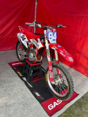 Mantova Italy 11 09 2022: MxGp Motocross padok kutusu Gasgas Kiara Fontanesi. Yüksek kalite fotoğraf