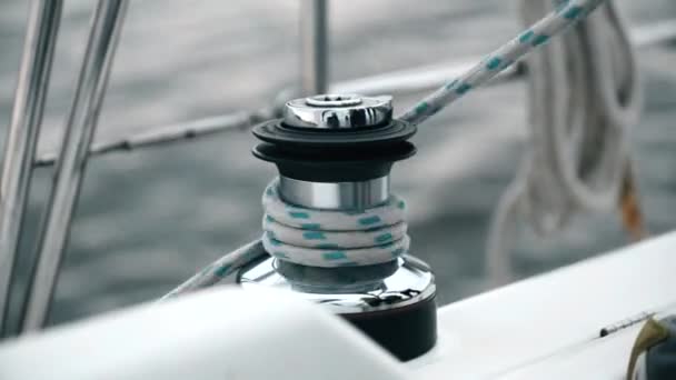 帆ロープだ。帆を上げる. — ストック動画