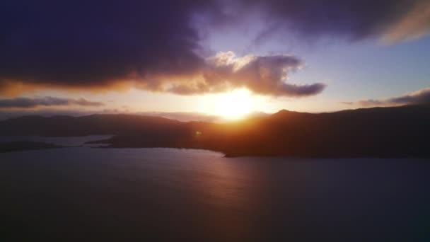 Amazing sunset over the mountains over the ocean. — Stock Video