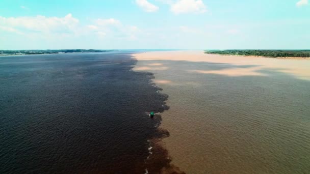 Svatební řeky na Amazonii. Rio Negro, Brazílie. — Stock video