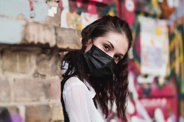 Young girl in a black mask. — Stock Photo, Image