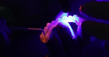 Diş implantlarının hazırlanması. Ultraviyole radyasyon.