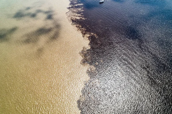 Ríos nupciales en el Amazonas. Rio Negro, Brasil. —  Fotos de Stock