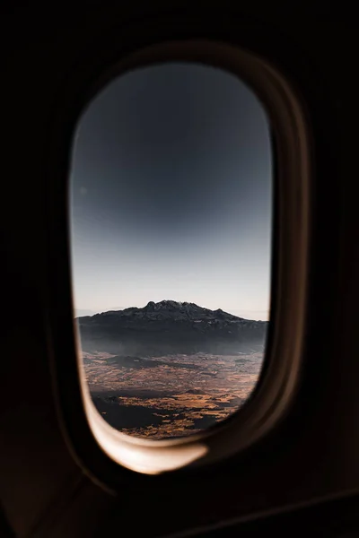 View of the mountain through the window of the plane. — Stock Photo, Image