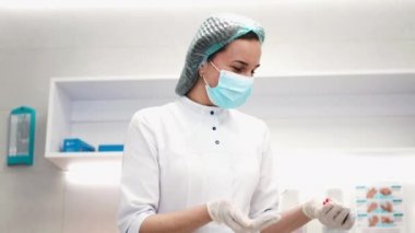 Doktor kan tüplerinin pıhtılaşmasını önlemek için ters çeviriyor..