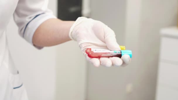 Mixing blood in test tubes. Inverting test tubes with blood. Prevent blood clotting. — Wideo stockowe