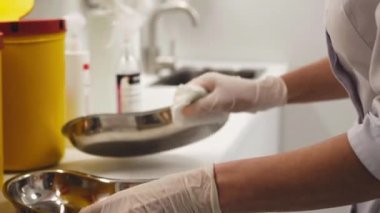 Tıbbi aletlerin dezenfeksiyonu.