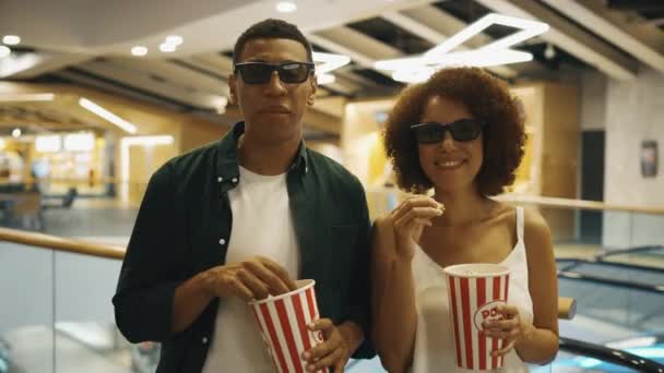 Young People Glasses Popcorn Came Cinema — ストック動画