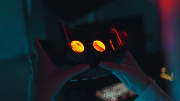 Virtual Reality Glasses Neon Bright Light Shines Reality High Quality — Video Stock