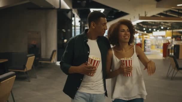 Two Young People Came Watch Movie Happy Couple Goes Cinema — Wideo stockowe