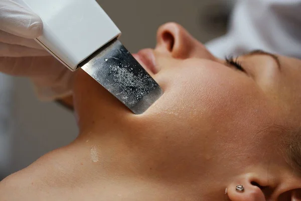 Ultraschallreinigung Der Haut Nahaufnahme Foto Makro Hochwertiges Foto — Stockfoto