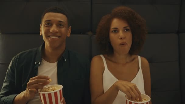 Two Young People Came Watch Movie Happy Couple Goes Cinema — Wideo stockowe