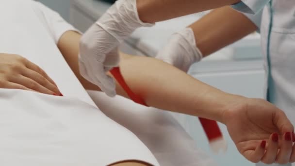 Entnahme Einer Blutprobe Hochwertiges Filmmaterial — Stockvideo