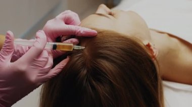 Plazma tedavisi, plazma kaldırma ya da PRP yöntemi, hastaların derinin sorunlu bölgelerinde trombositlerle zenginleştirilmiş plazmaya sahip olmalarına işaret eder. Yüksek kalite 4k görüntü