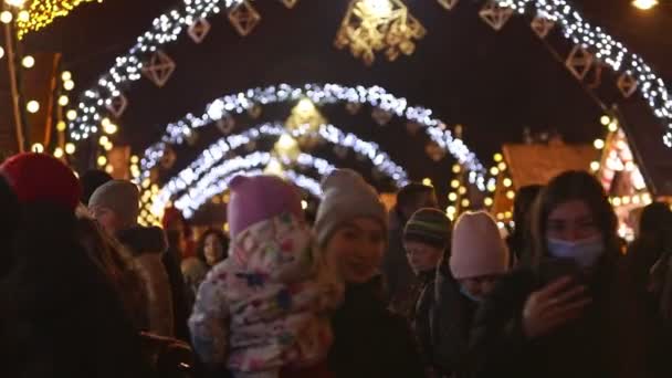 Lviv, Ukraine, December 20, 2020: people walking by city square at christmas fair. — Stock Video