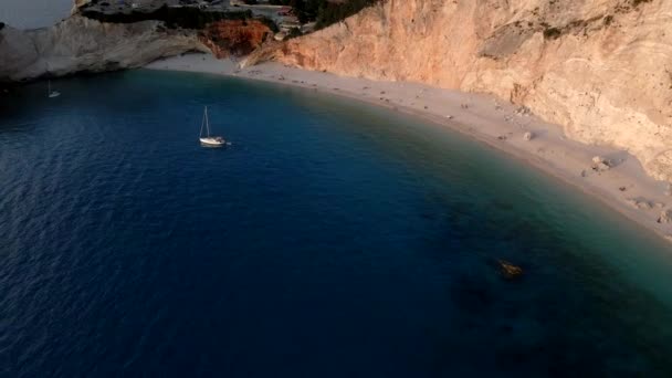 Vista aerea dello yacht a porto katsiki isola di Lefkada Grecia — Video Stock