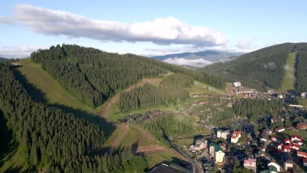 Vue aérienne de la chaîne de montagnes carpates — Video