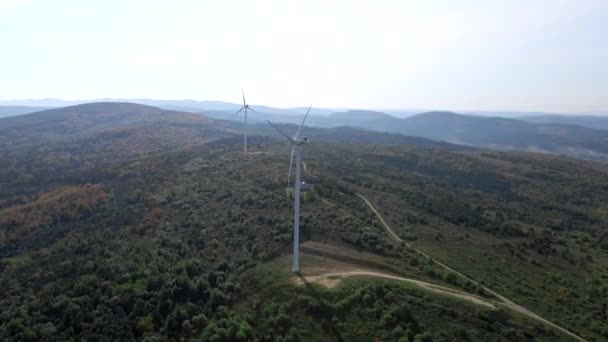 Bovenaanzicht van windenergiecentrale — Stockvideo