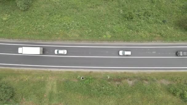 Luftaufnahme der stark befahrenen Schnellstraße — Stockvideo