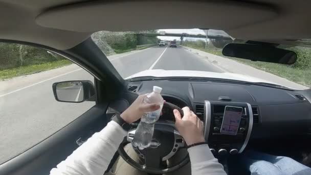 Voiture de conduite par personne de la route point de vue — Video