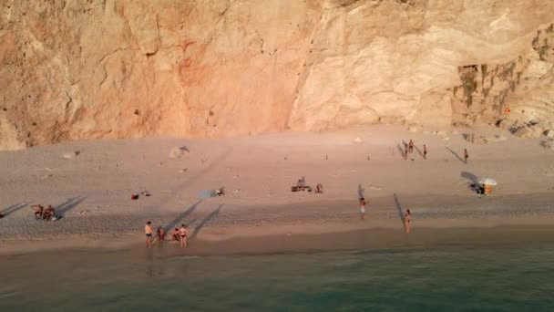Zeezicht op Porto Katsiki strand op het eiland Lefkada Griekenland — Stockvideo