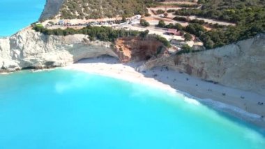 Porto Katsiki sahil manzaralı Yunan tatili