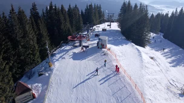 Vista aérea de la estación de esquí de Ucrania — Vídeos de Stock