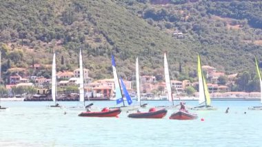 Vasiliki, Yunanistan - 10 Eylül 2021: Deniz sahillerinde rüzgar sörfü