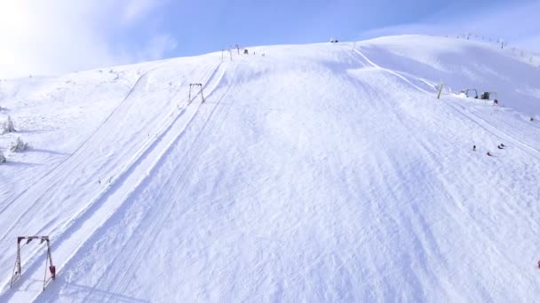 Vista superior de la estación de esquí de snowboard — Vídeos de Stock