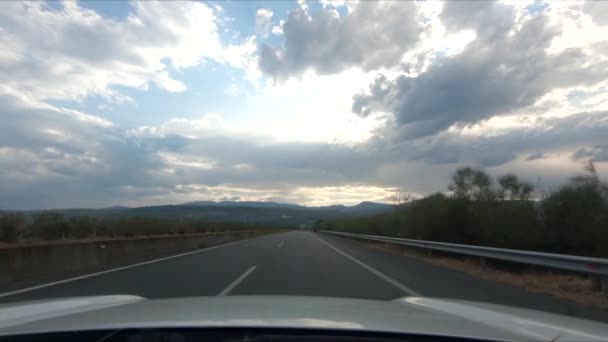 Auto-Reise-Konzept Blick auf die Schnellstraße — Stockvideo