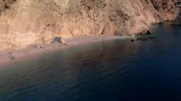 공중에서 본 포르토 카츠키 해변 레프카다 섬 그리스 — 비디오