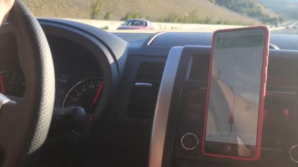 マケドニア北部の山の高速道路で車を運転し — ストック動画