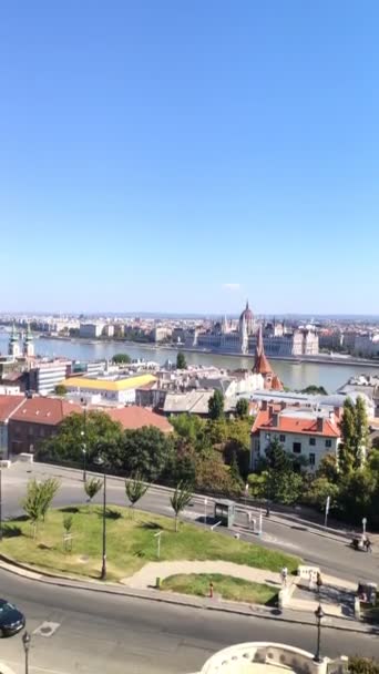 Budapest landmärke vy från fiskare bastion — Stockvideo