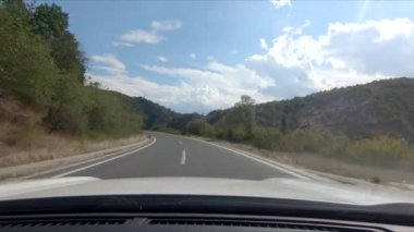 Yarış pistinin araba yolculuğu konsepti görünümü