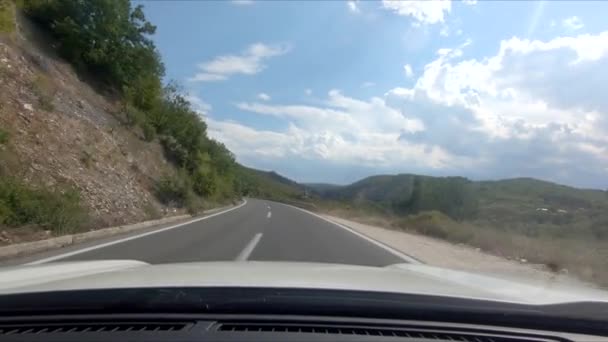 Auto-Reise-Konzept Blick auf die Schnellstraße — Stockvideo