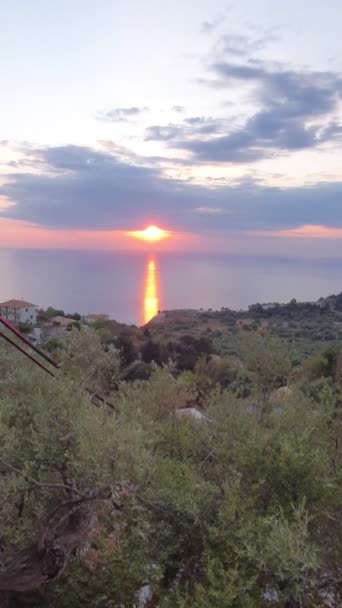 Günbatımı zamanı iyon denizi üzerinde sona erer — Stok video