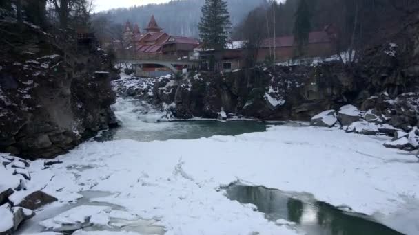 Vista della cascata invernale — Video Stock