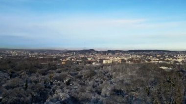 kar yağan kışın havadan görünüşü Lviv