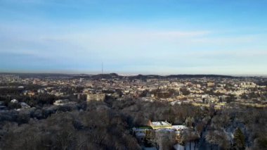 kar yağan kışın havadan görünüşü Lviv