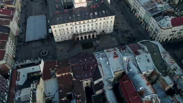 Vista aérea de la ciudad de invierno de Lviv al atardecer — Vídeos de Stock