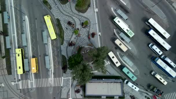 Ansicht des Verkehrsknotenpunktes Straßenbahnhaltestelle — Stockvideo
