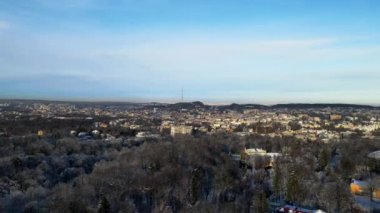 kar yağan kışın havadan görünüşü Lviv