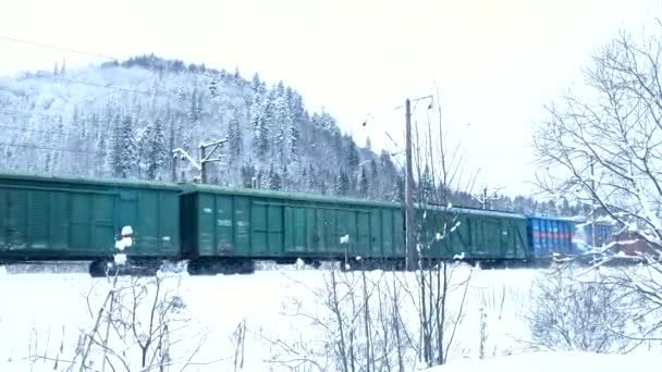 Wintersaison für industrielle Güterzüge — Stockvideo