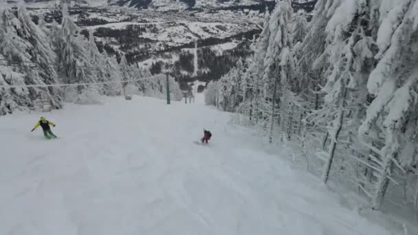 Aerial view of free ride snowboarding — Stock videók