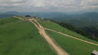 Karpat Dağları 'nın hava panoramik manzarası Ukrayna