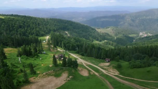 Antenn panoramautsikt över Karpaterna bergen ukrainska — Stockvideo