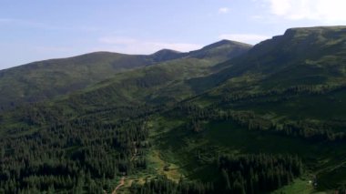 Dragobrat dağlarının havadan görünüşü