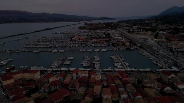 ギリシャ島のレフカダ市の上空からの日没の眺め — ストック動画